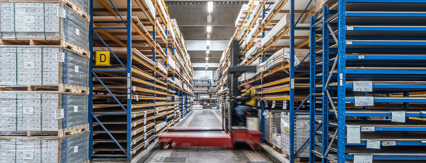 Platten im Lagerbereich